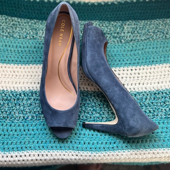 Cole Haan Size 9.5 navy blue suede, peep toe pumps - Picture 3 of 4